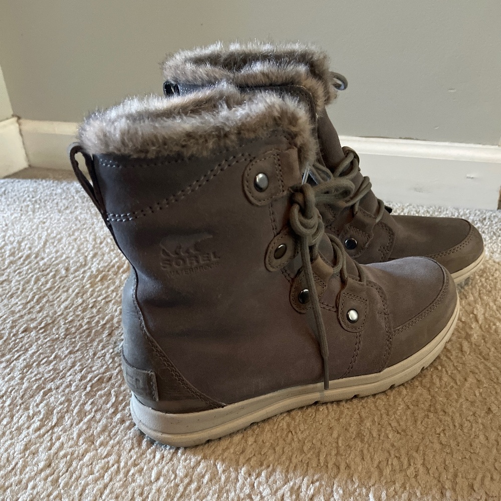 Sorel Explorer II Joan Booties size 9
